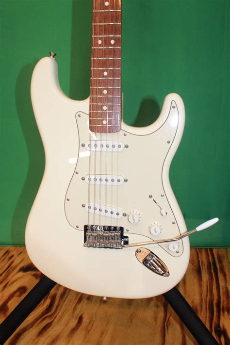 fender stratocaster original contour.